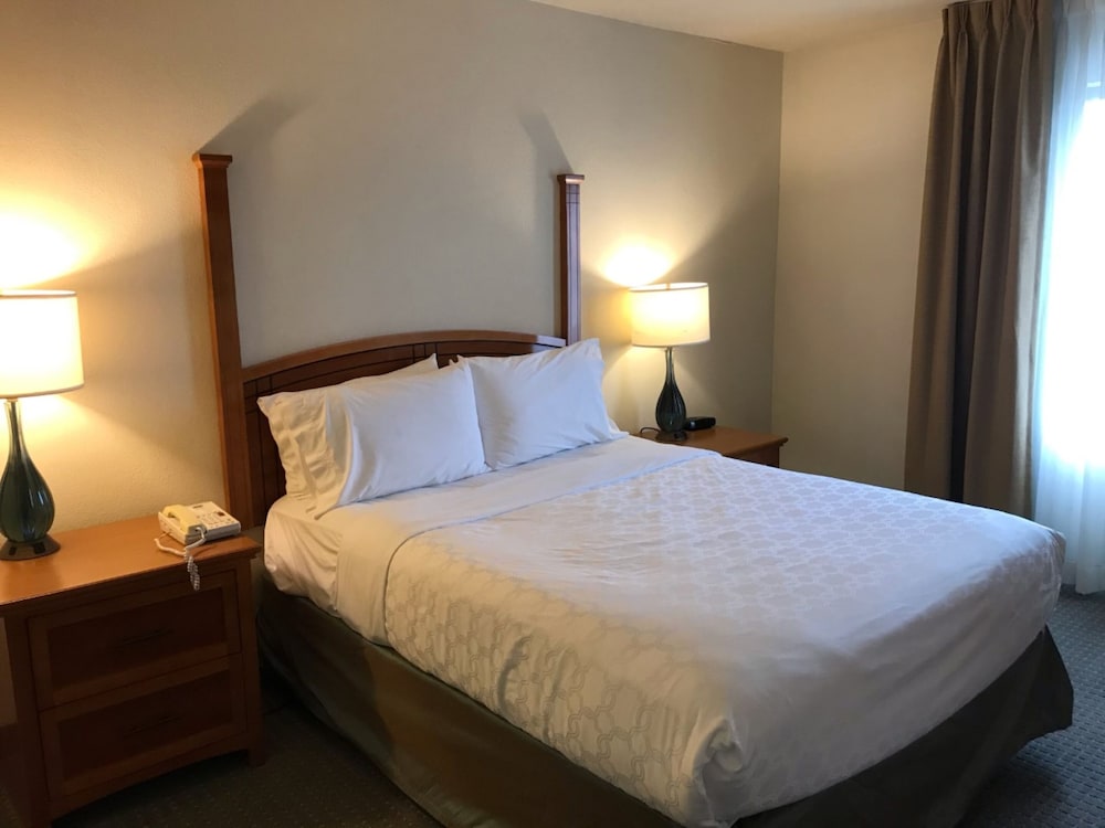 Suite, 1 Queen Bed, Accessible Bathtub (Mobility, Comm Access) - Photo 2