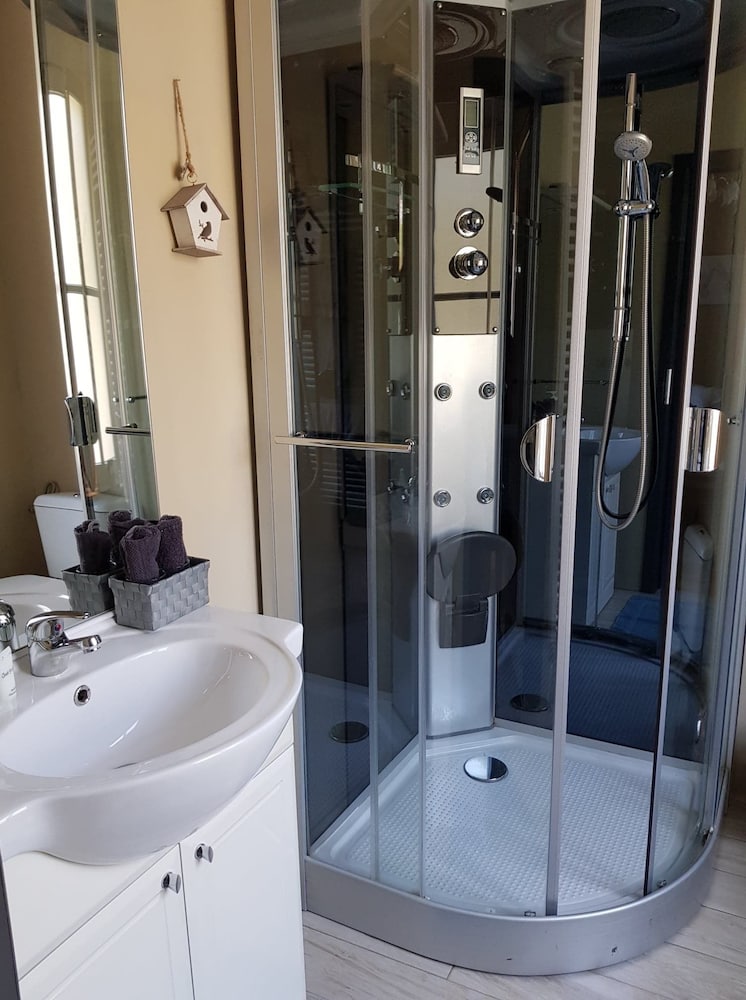 Standard Single Room, Ensuite photo 3