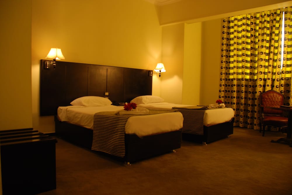 Family Room, 1 Queen Bed, Smoking