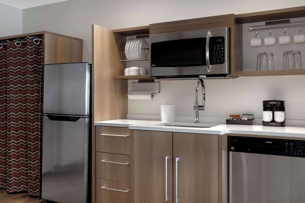 Suite, 1 Bedroom - Photo 9