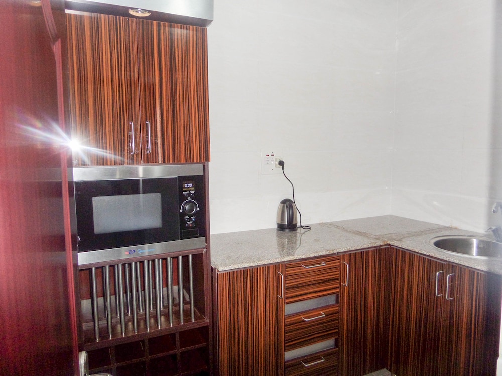 Luxury Apartment, 3 Bedrooms - Photo 4