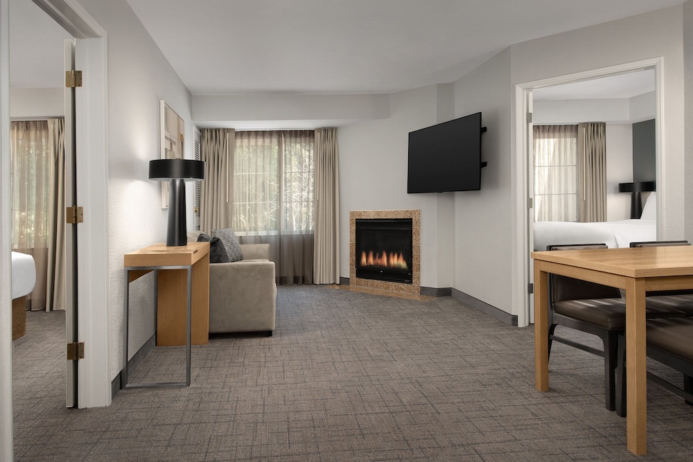 Suite, 2 Bedrooms - Photo 1