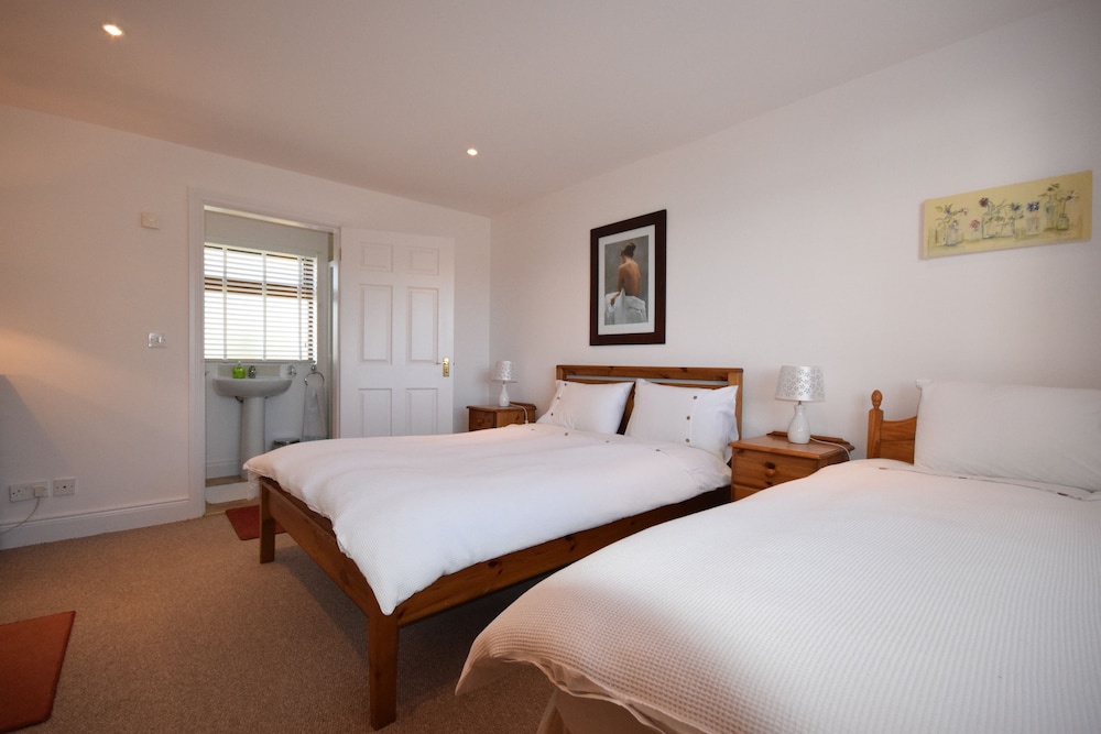 Inishclare Family Cottage (sleeps 7) photo 1