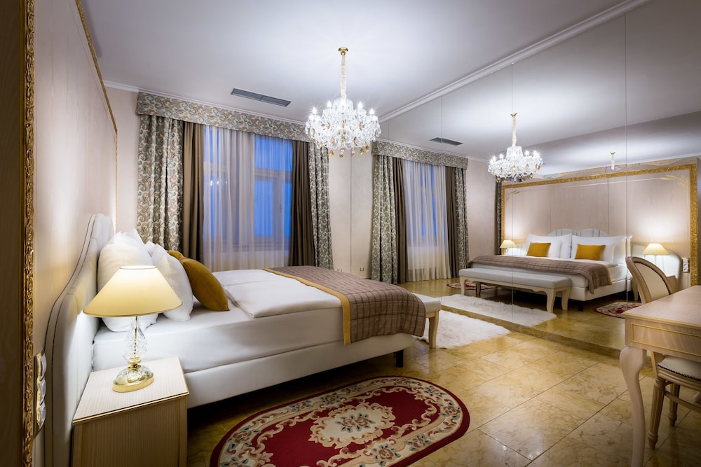 Signature Suite Mucha