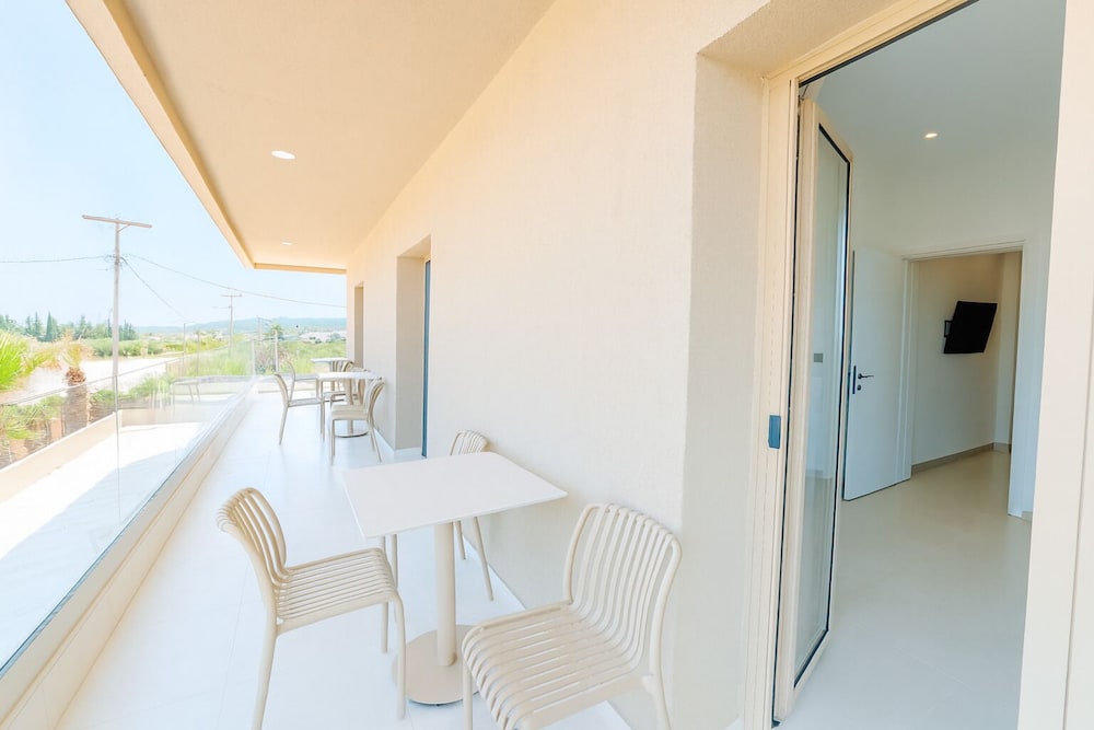 Luxury Suite, Balcony