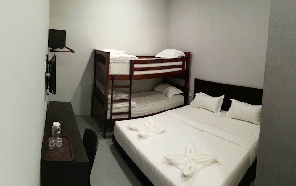 Economy Quadruple Room, Multiple Beds