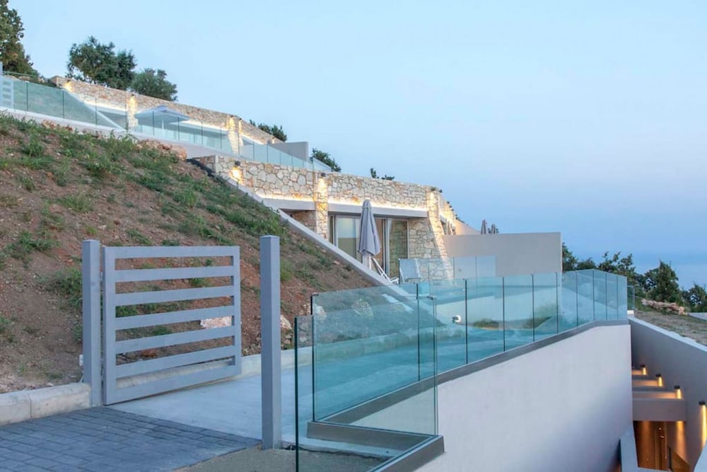 Villa photo 3