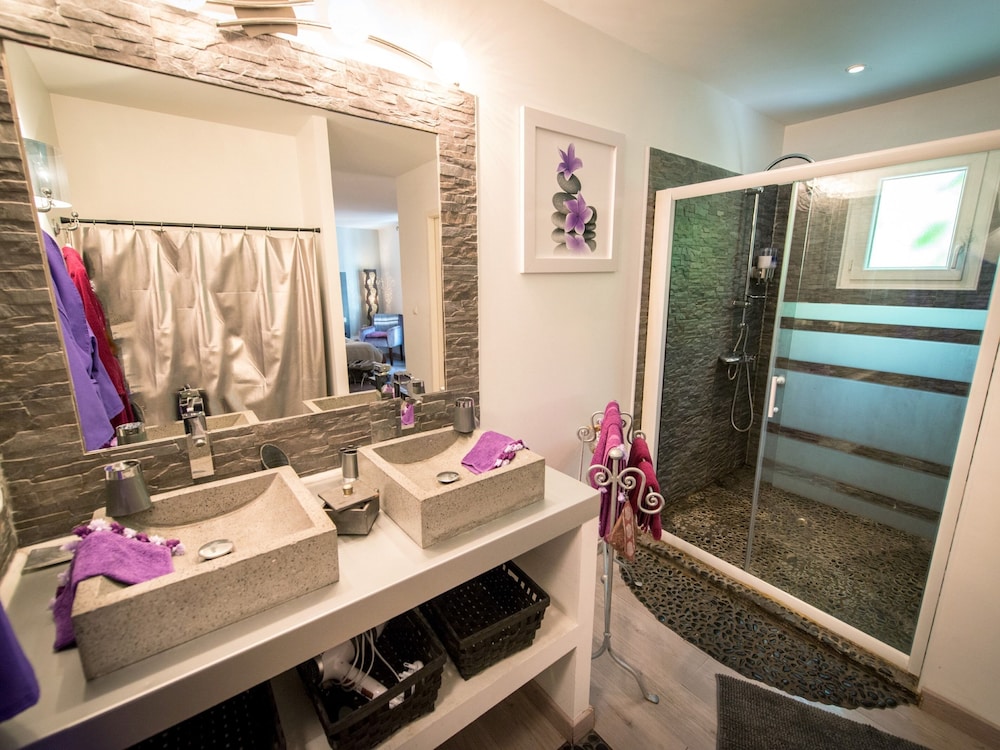 Deluxe Double Room, Private Bathroom photo 3