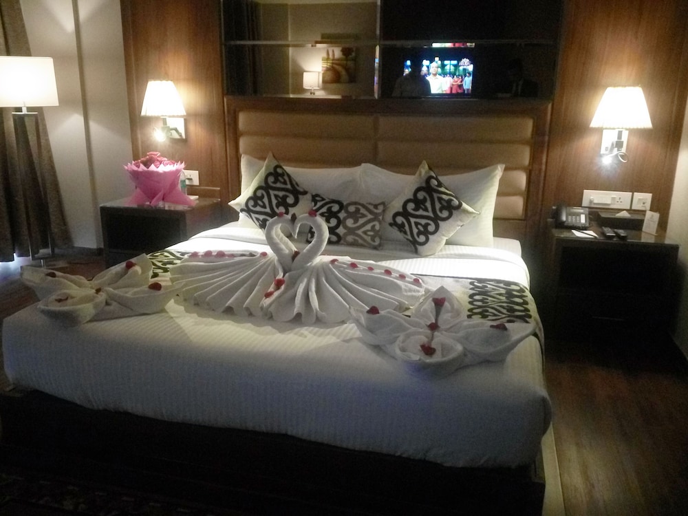Deluxe Double Room, Refrigerator, City View photo 2
