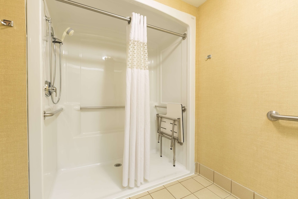 Room, Accessible, Non Smoking - Photo 3