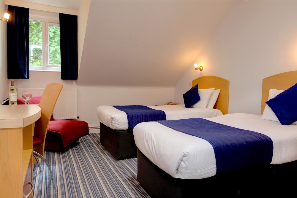 Standard Room, Multiple Beds, Non Smoking photo 2