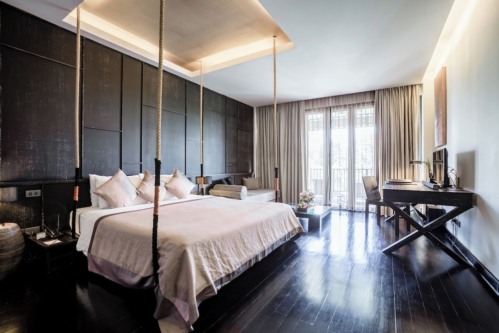 Suite, River View (White Elephant) - Photo 1
