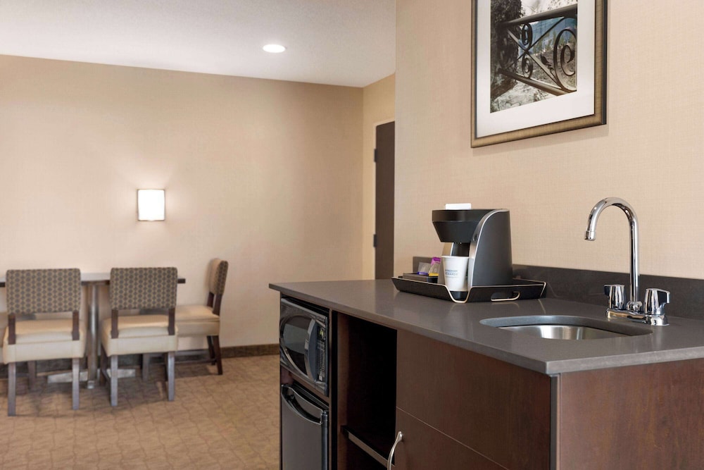 Presidential Suite, 1 King Bed, Non Smoking, Jetted Tub photo 3