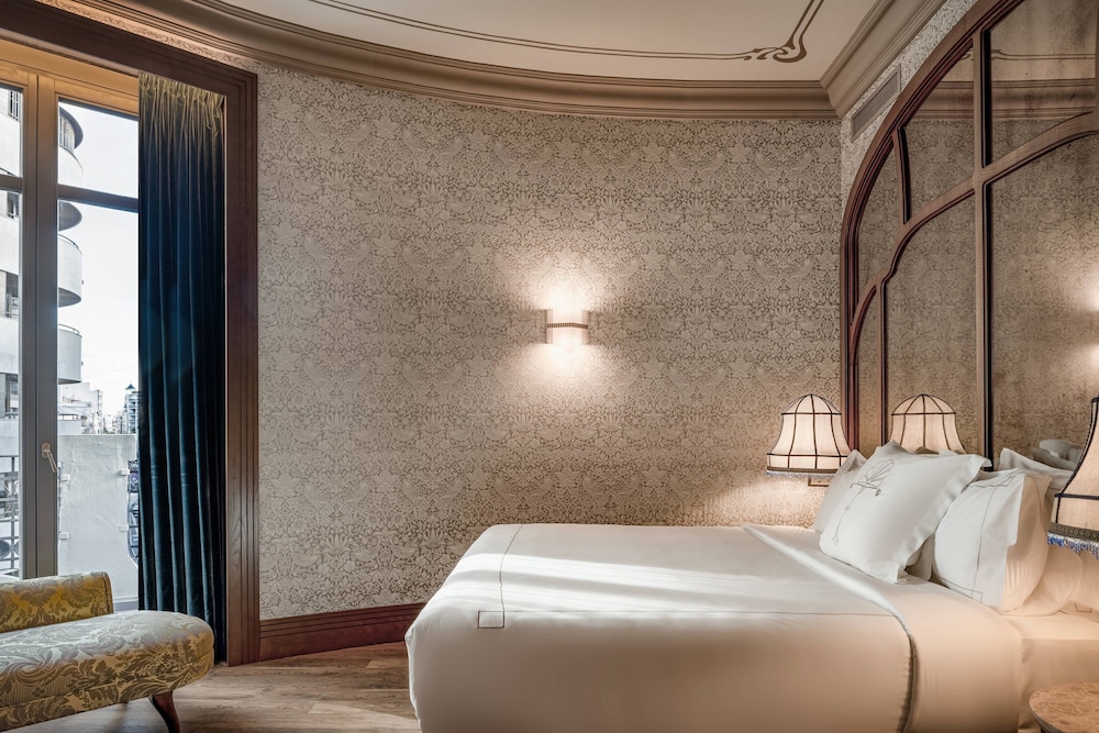 Deluxe Room, 1 Queen Bed, City View