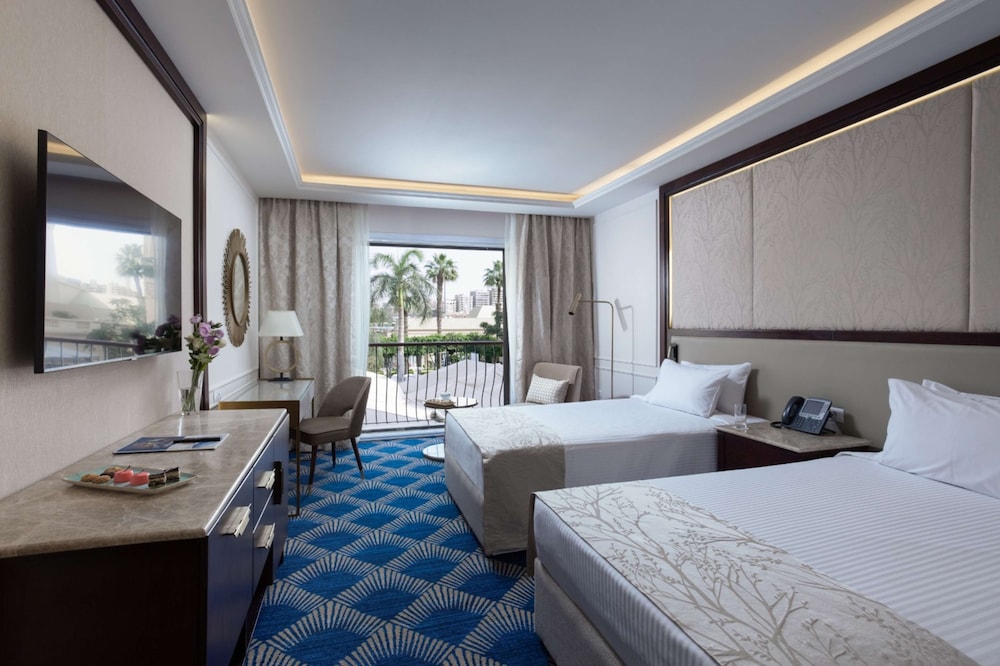 Executive Room, 1 Bedroom, Pool View