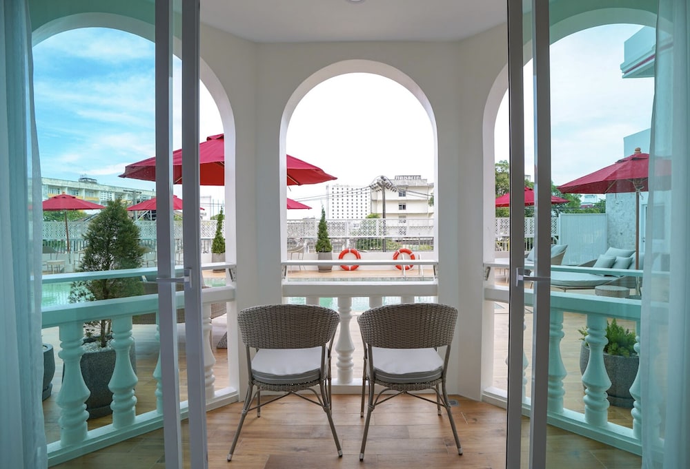 Deluxe Twin Room, Balcony photo 3