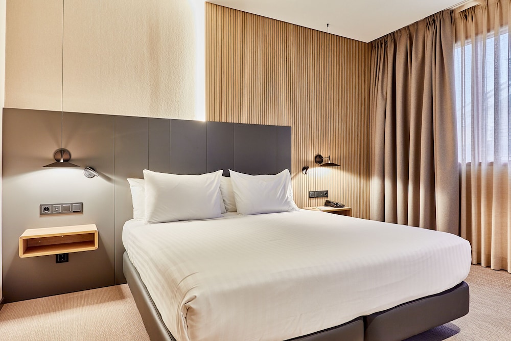 Deluxe Double Room (Silken Club) - Photo 5