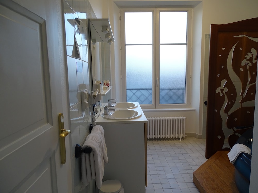 Superior Room, Bathtub photo 2