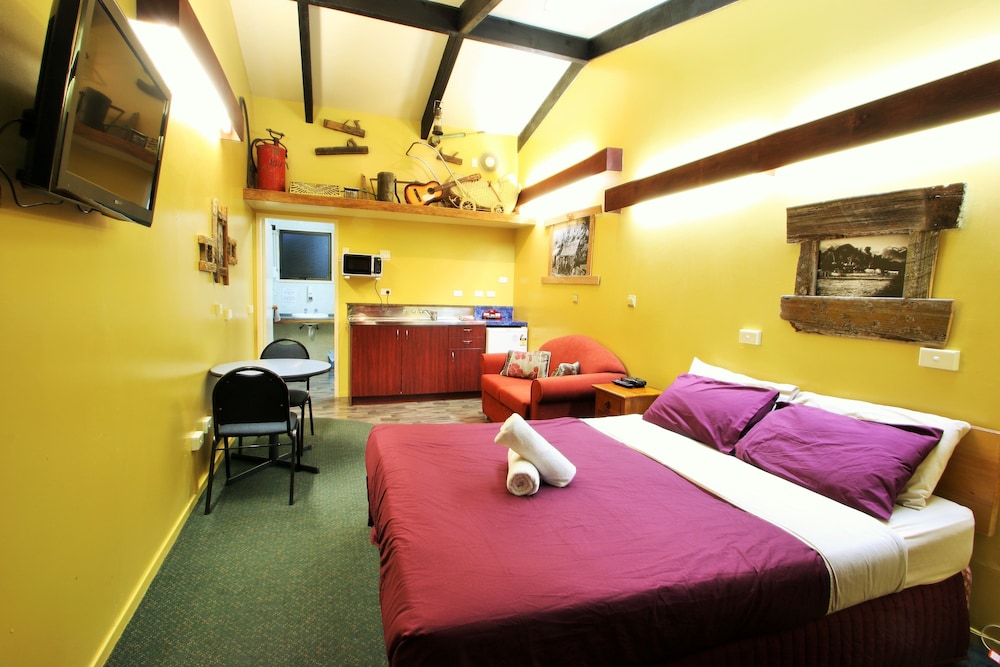 Motel Room photo 2