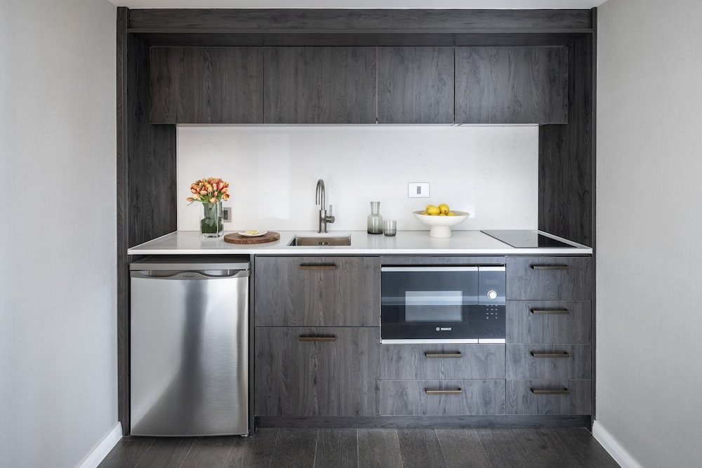 Club Junior Suite Kitchenette - Pinnacle Tower