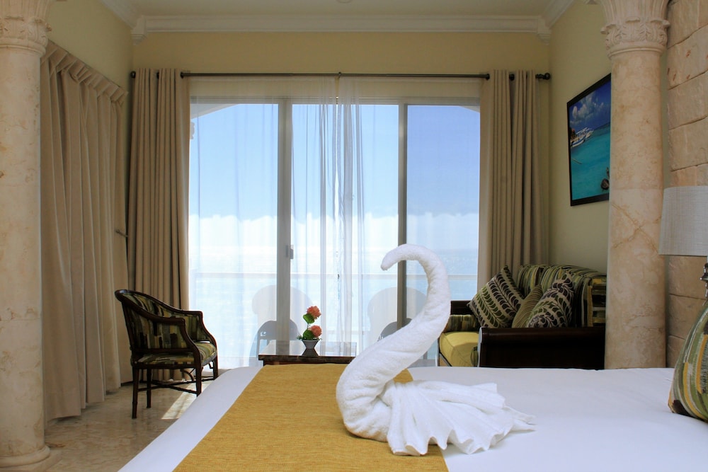 Deluxe Suite, 1 King Bed with Sofa bed, Terrace, Oceanfront
