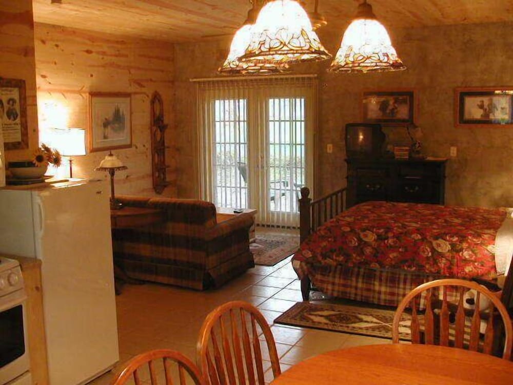Comfort Cabin, 1 Bedroom (Poncho's Hideout) photo 2
