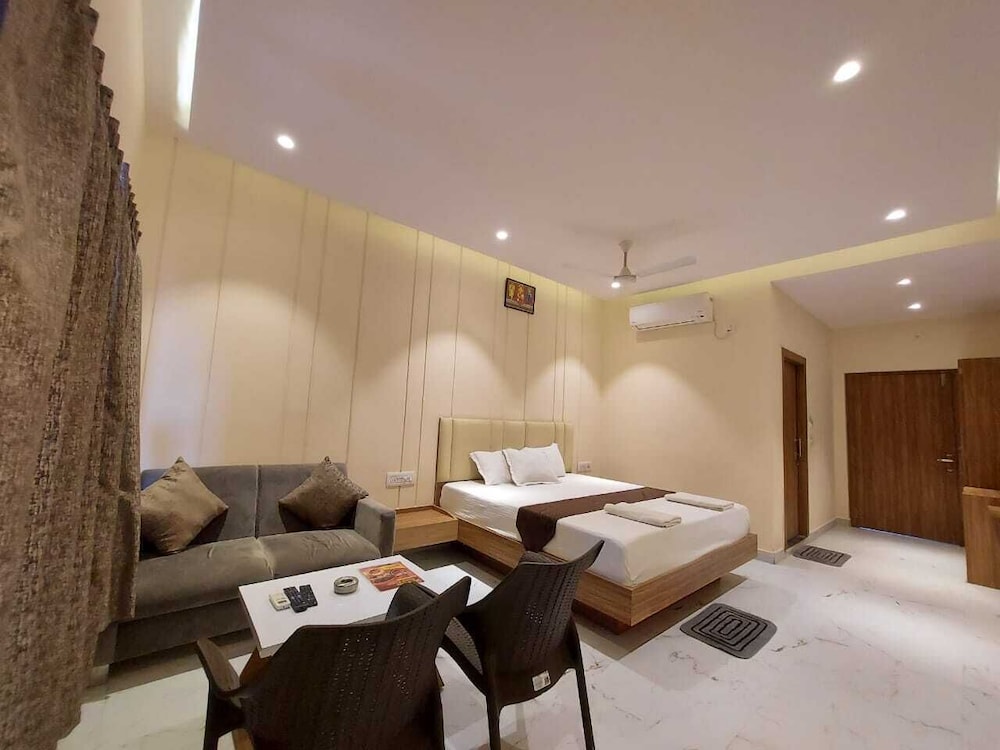 Deluxe Double Room with Side Sea View photo 1