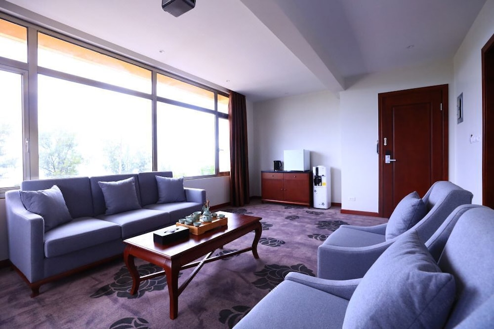 Tianfu Executive Suite, 1 King Bed, Garden View (Extra Bed Available) photo 1