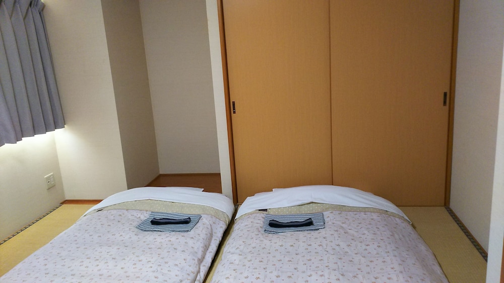 Luxury Room, Smoking (1 Double Bed + 2 Futons) photo 3
