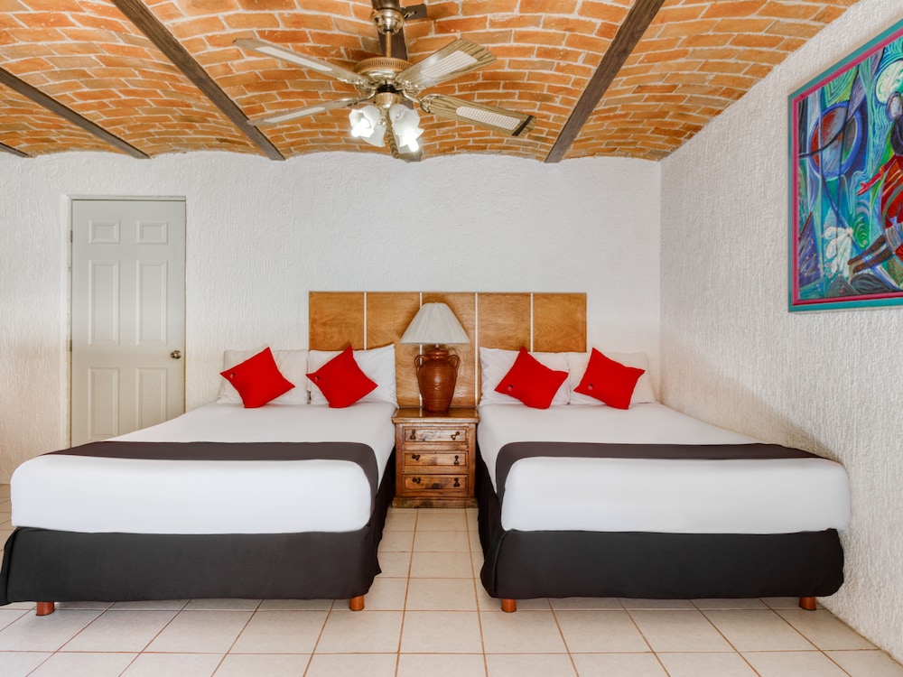 Standard Room, 2 Double Beds photo 3