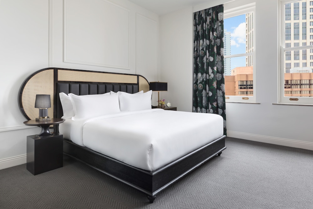 Deluxe Room, 1 King Bed, Accessible, Bathtub (Mobility & Hearing) - Photo 1