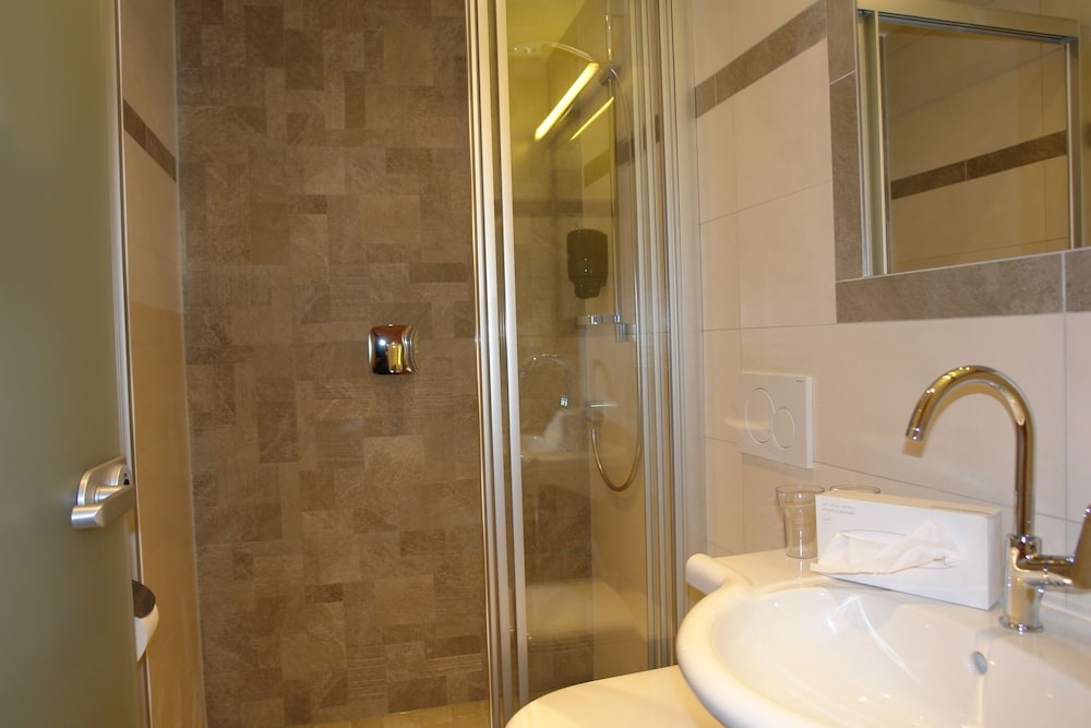 Economy Double Room photo 3