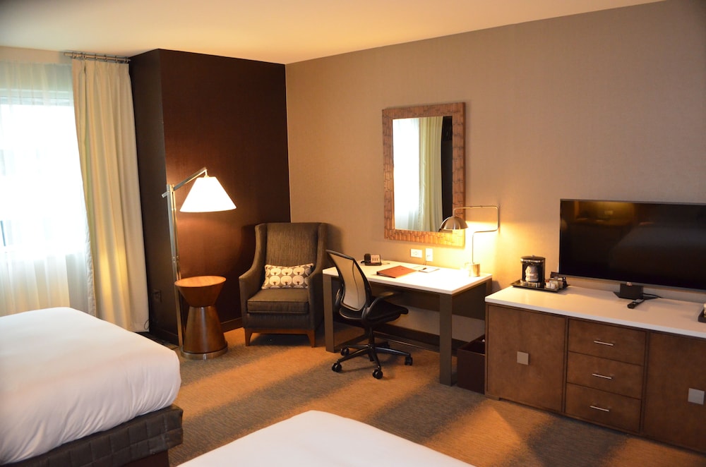 Room, 2 Queen Beds, Accessible (Roll In Shower) photo 2