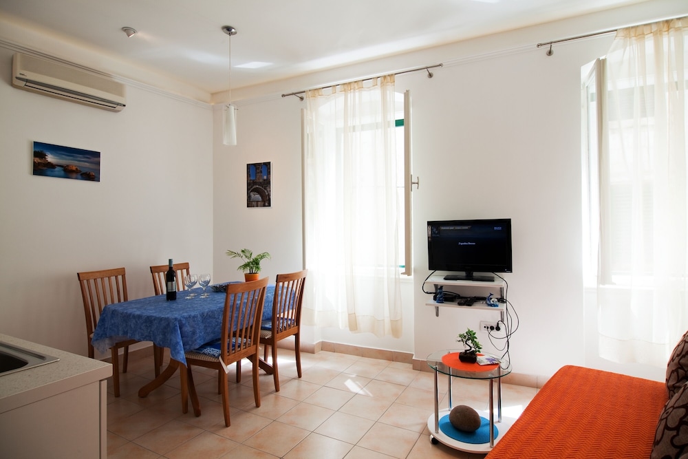 Apartment, 2 Bedrooms - Photo 10