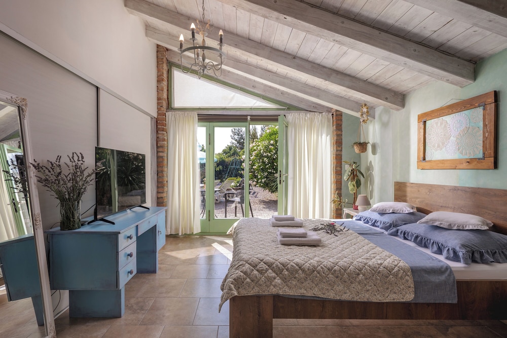 Family Studio, Mountain View, Mountainside (Tiny House With Private Pool Kostrena) photo 3