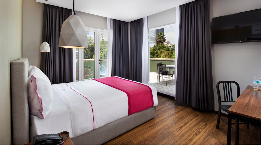 Panoramic Suite, 1 Queen Bed photo 1