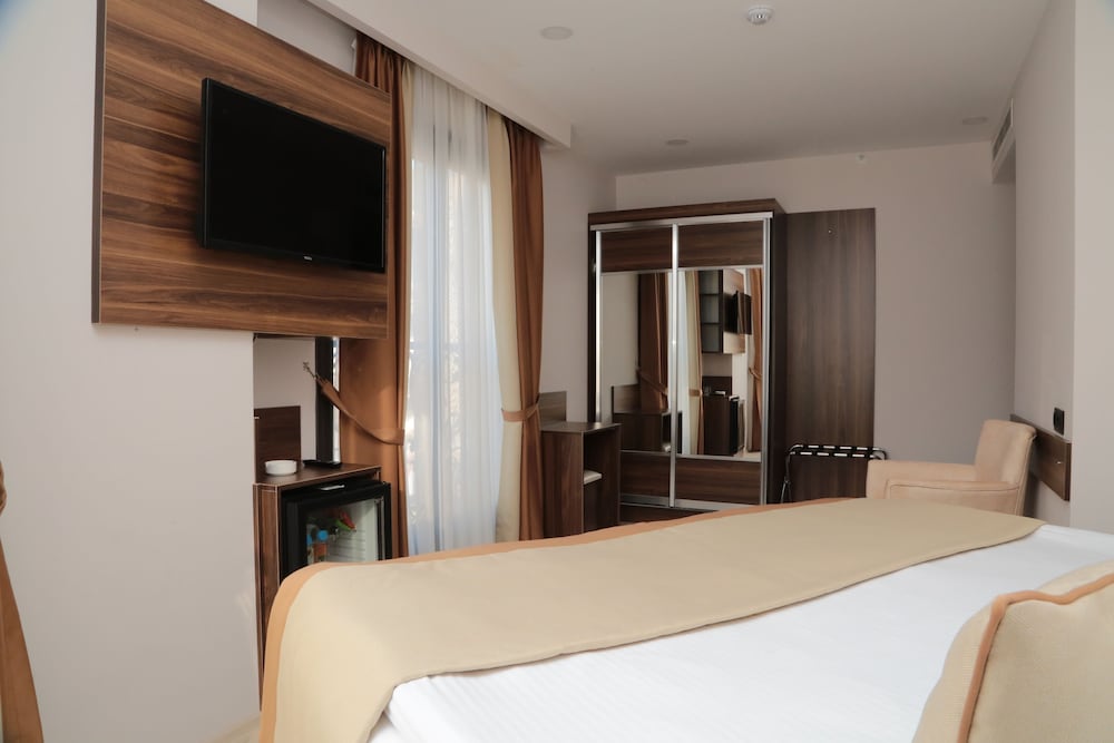 Junior Double or Twin Room photo 1