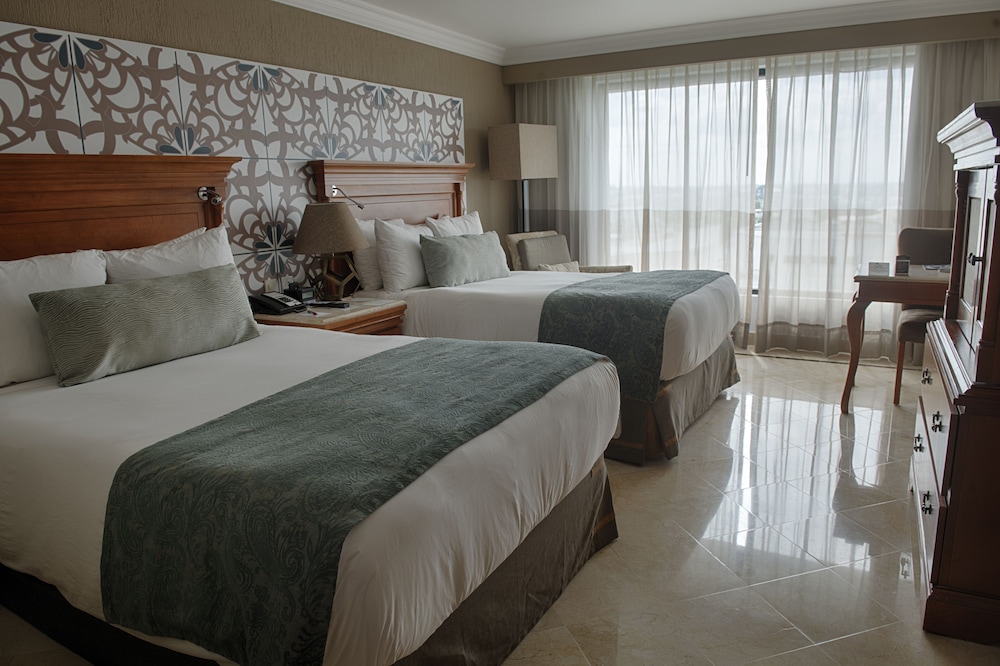 Club Room, 2 Double Beds - Photo 2