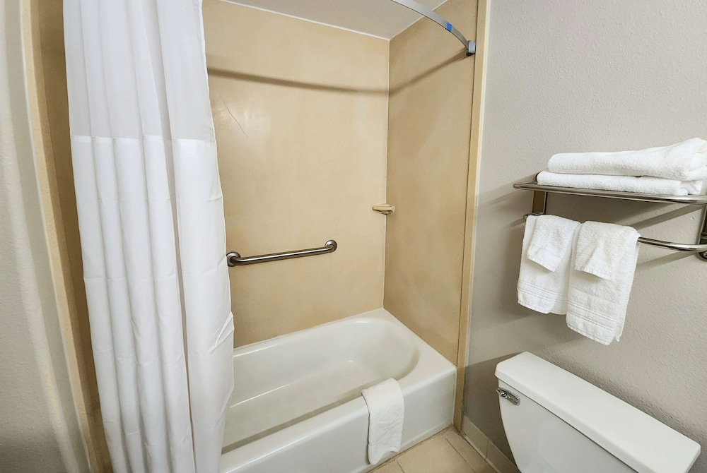 Suite, 1 King Bed, Non Smoking, Hot Tub - Photo 11