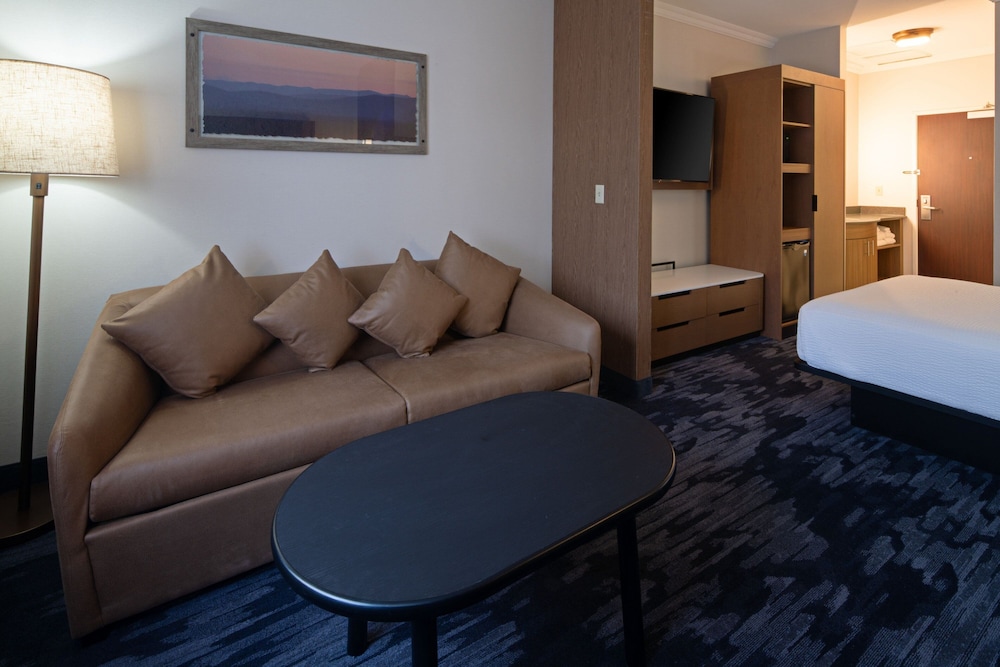 Suite, 1 Queen Bed With Sofa Bed (Mobility Accessible, Tub) photo 1