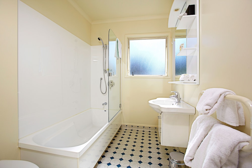 Deluxe Room, Partial Ocean View photo 3