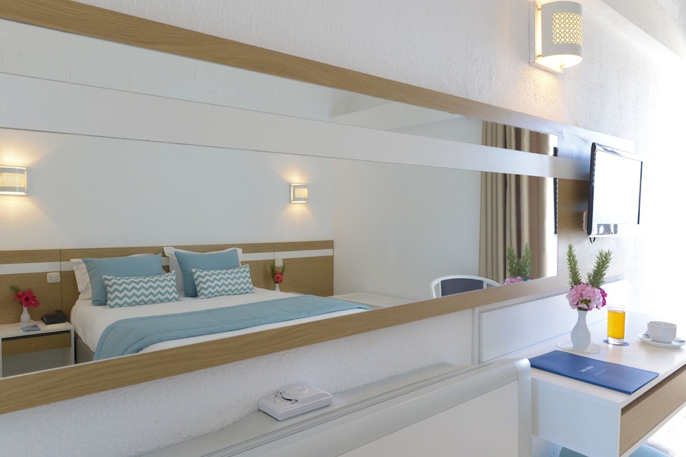Chambre Double ou avec lits jumeaux, vue partielle sur la mer
