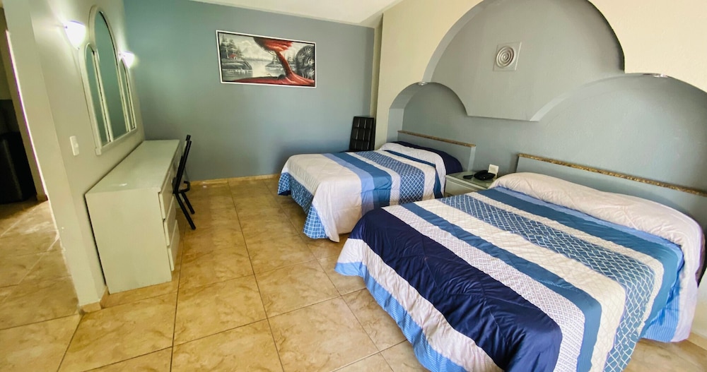 Basic Double Room, 2 Double Beds photo 3