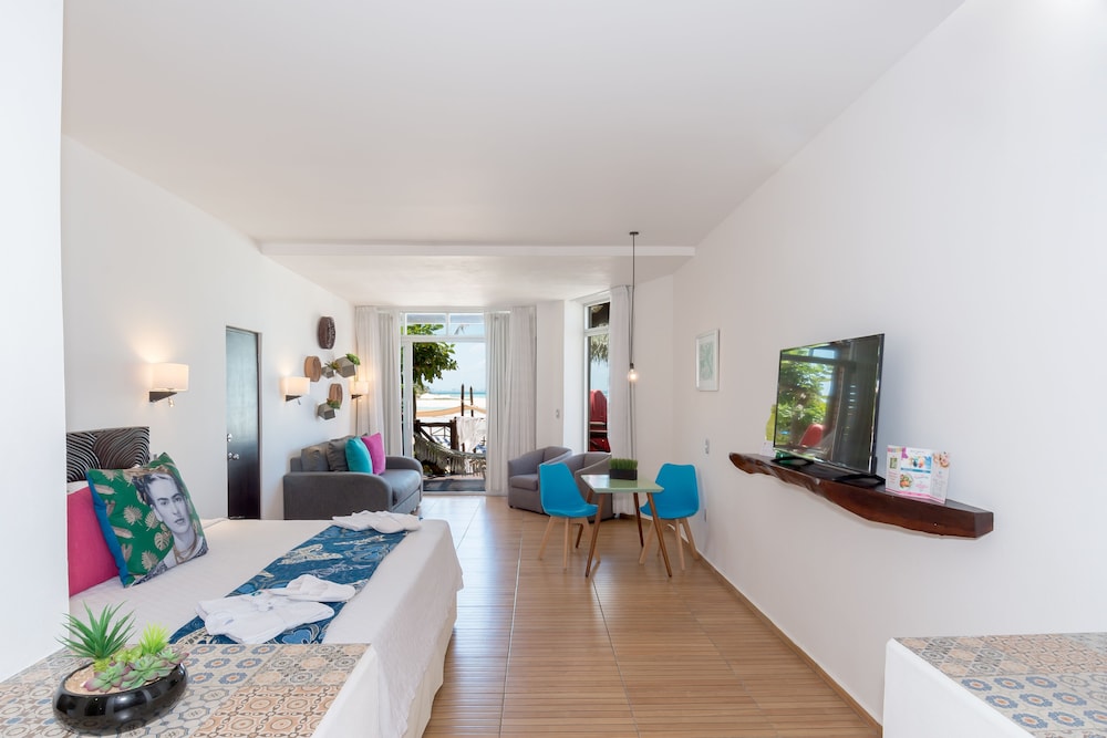 Deluxe Villa Ocean Front Suite - Photo 4