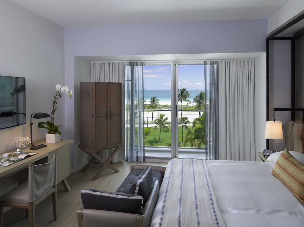 Deluxe Room, 1 King Bed - Photo 4