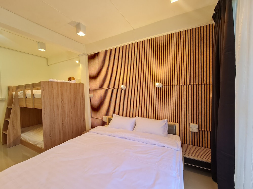 Deluxe Studio Suite, Garden View photo 3