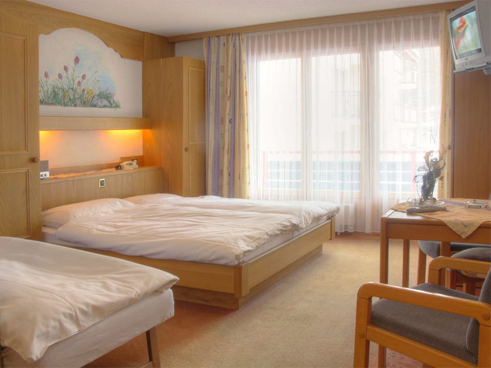 Standard Triple Room, Balcony, Mountain View photo 1