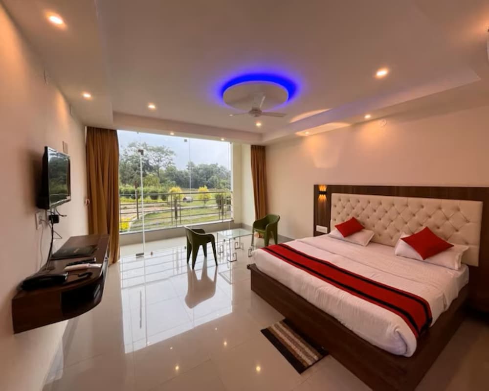 Deluxe Double Room, Hill View photo 3