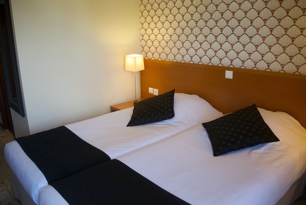 Twin Room - Photo 3