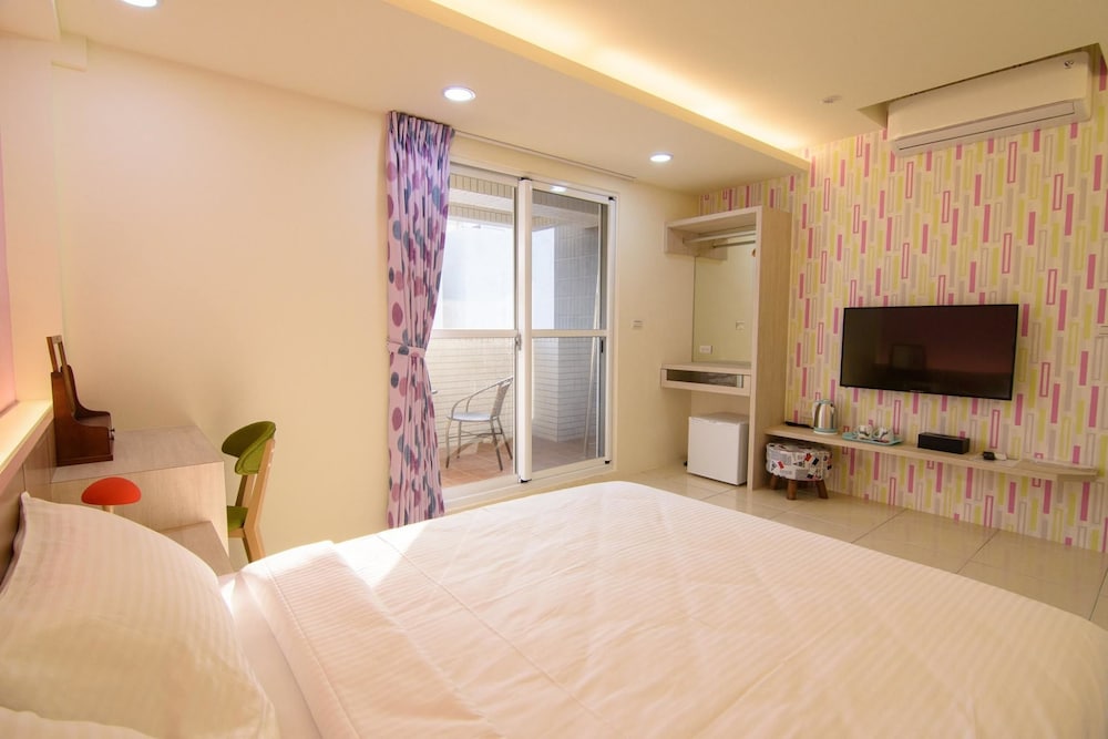 Economy Double Room, Shared Bathroom (302) photo 2